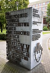 Pomnik przed Politechniką Warszawską